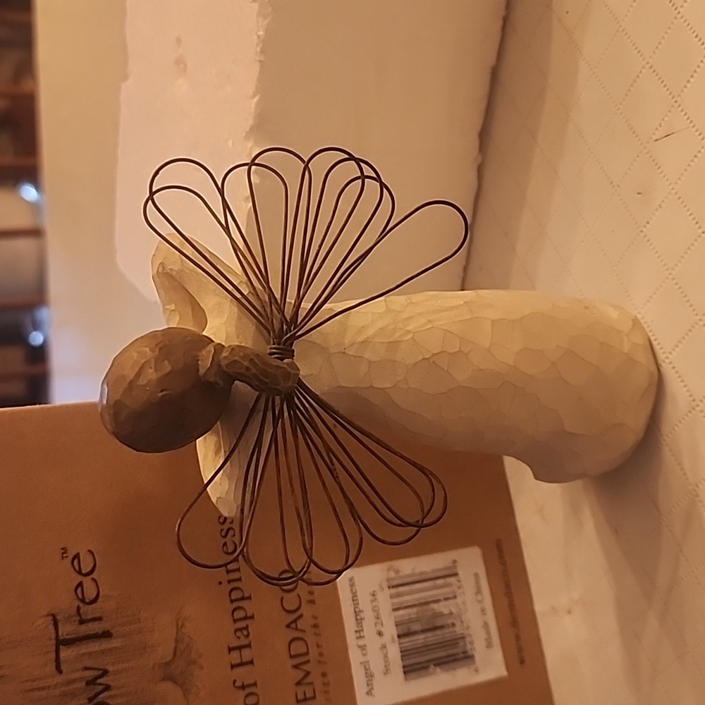 Willow Tree Angel of Happiness Box included - Picture 4 of 5